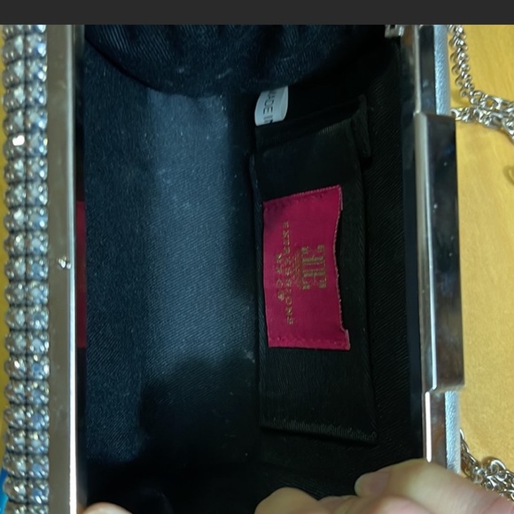 Express Signs Silver Bling Chain Link Crossbody Clutch - Picture 11 of 13